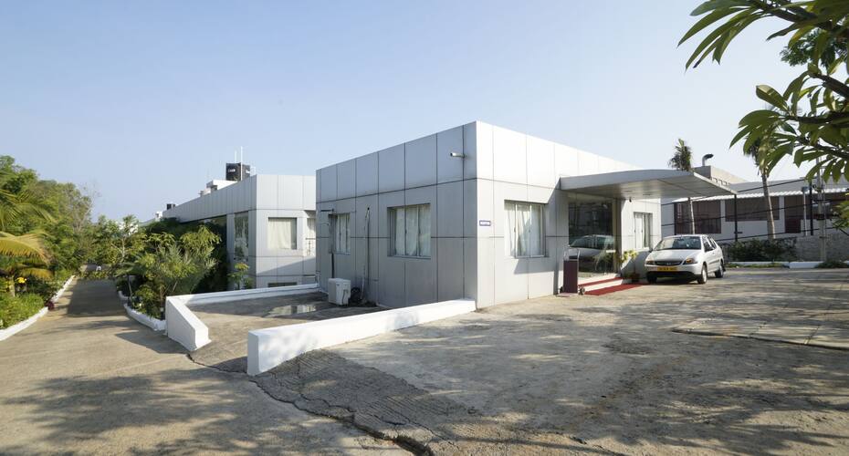 Jade Beach Resort Near Crocodile Bank, Chennai 1
